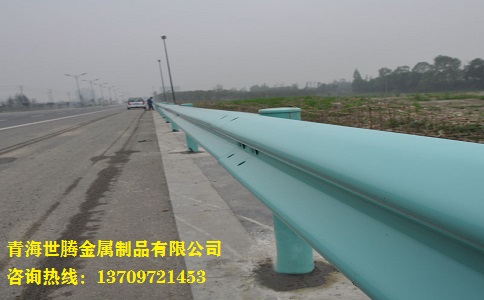 公路<a href='http://www.hz-0571.cn/shuangbohulan/'target='_blank'><a href='http://www.hz-0571.cn/shuangbohulan/'target='_blank'>波形護(hù)欄</a></a>板