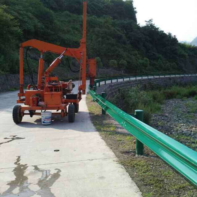<a href='http://www.hz-0571.cn/shuangbohulan/'target='_blank'>波形護(hù)欄</a> (15).jpg